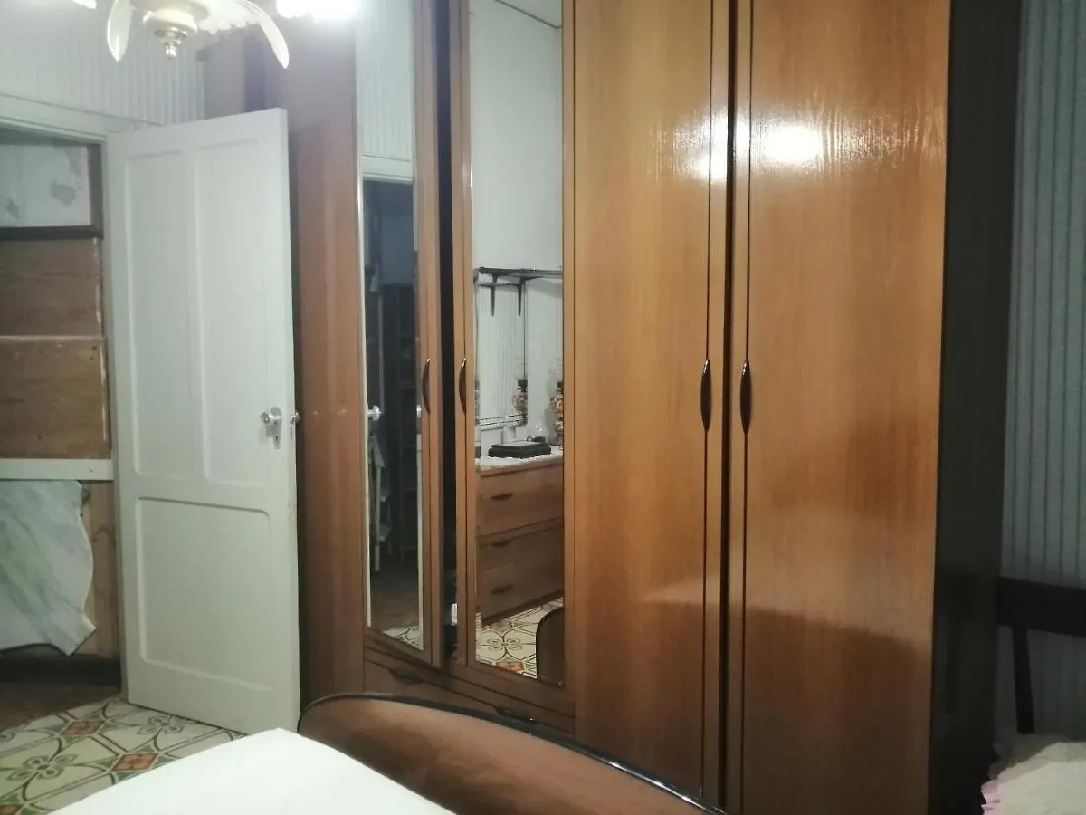 Appartamento Con Una Camera Matrimoniale, Bagno In Camera Cucina E Veranda Esterni Rilievo Italy